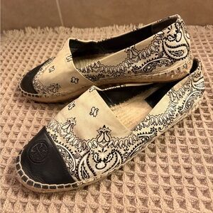 Tory Burch 8 1/2 Black and Cream Bandana Patterned Leather Espadrilles